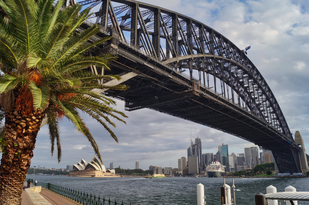Sydney: Blick auf Harbour Bridge und Opernhaus von Milsons Point